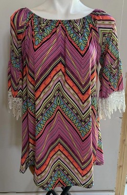 Win Win Women s L XL Tunic Top Geometric Chevron Print Lace Cuff Sleeves EUC