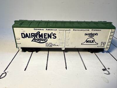 HO Scale Train ''Dairymen's League'' 40 Foot Reefer Freight Car / GARX 907 TYCO