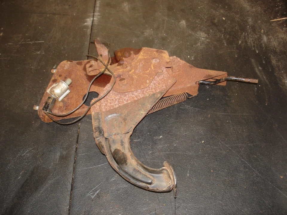 1961 1962 1963 1964 Chevrolet Impala BelAir Biscayne Parking Brake Assembly OEM - Image 2 of 3