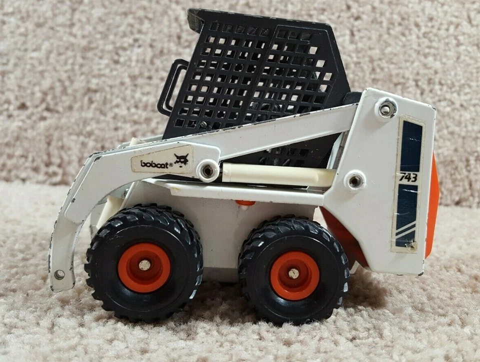 Clover Melroe 1/19 Diecast Bobcat Model 743 Skid Steer Loader Made In Korea - Image 3 of 4