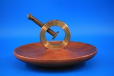 Messing Schraub-Nussknacker mit Holzschale &ndash; Vintage Nussknacker, Mid Century St
