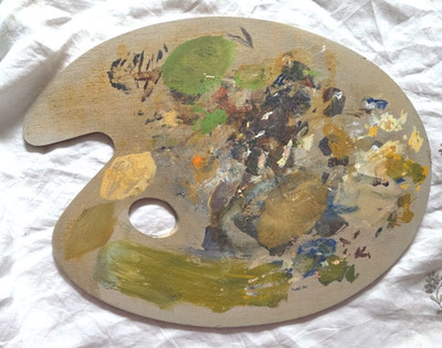 Vintage gut gebrauchte Künstlerpalette aus Holz mit Farbe