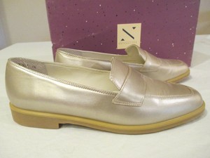 naturalizer driving mocs