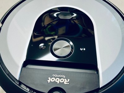 iRobot Roomba i7+ Saugroboter mit Entladestation - schwarz - tierhaarfrei