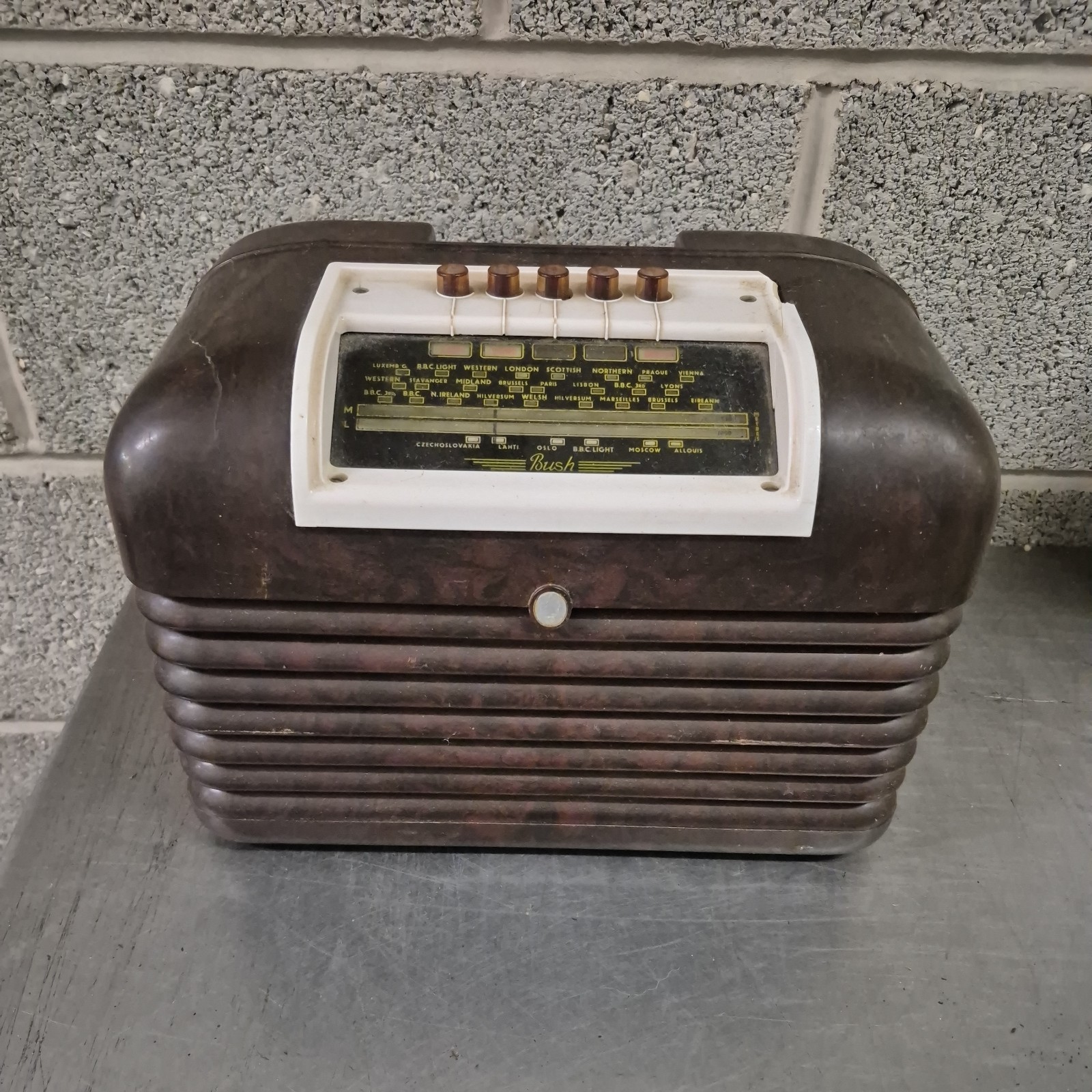 Bush DAC10 Vintage Bakelite Valve Radio c.1950 Brown Case untested retro prop