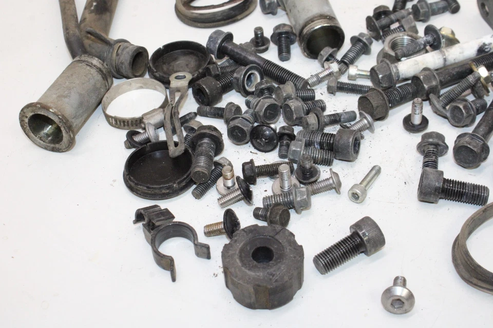 Kawasaki Vulcan 900 Vn900B 2012 OEM pernos de montaje de motor hardware tornillos de motor Foto 2 de 4