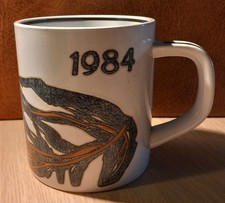 Royal Copenhagen - Fajance - gro&szlig;er Jahresbecher 1984