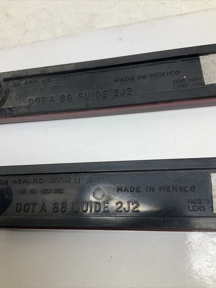 08-13 Cadillac CTS, GMC Acadia, Saturn Vue, Pontiac parachoques trasero cubierta reflector Foto 4 de 4