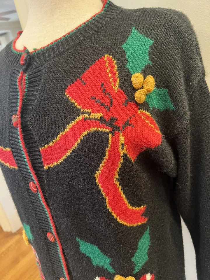 Suéter de Natal The Villager pequeno botão frontal-pilling e desgaste de lavagem - Imagem 3 de 4