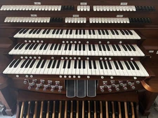 Rodgers Windsor 840 w/ 32-Note AGO Pedalboard, Rodgers P32 Speaker Set, & Bench!