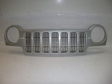 RADIATEUR GRILL Jeep Cherokee/Liberty (KJ) 05072207AA / 55156609AA
