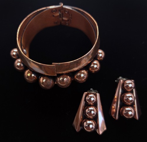 Lot of Vintage Matisse Renoir Copper Jewelry - Bracelet & 4 Pairs Earrings EUC - Picture 2 of 12