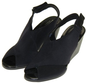 bandolino black wedge shoes