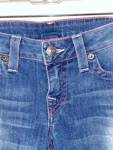 NWOT Women's TRUE RELIGION Cuffed Denim Shorts FLAP POCKETS PINK STITCHING - 29 - Picture 4 of 7