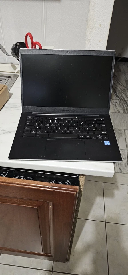 Samsung Galaxy Chromebook Go 14" (64GB eMMC, Intel Celeron N, 2,80 GHz, 4GB)... - Immagine 4 di 4