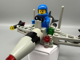 LEGO 6824 Classic Space Space Dart I  Vintage 1984 with Blue Spaceman Minifigure