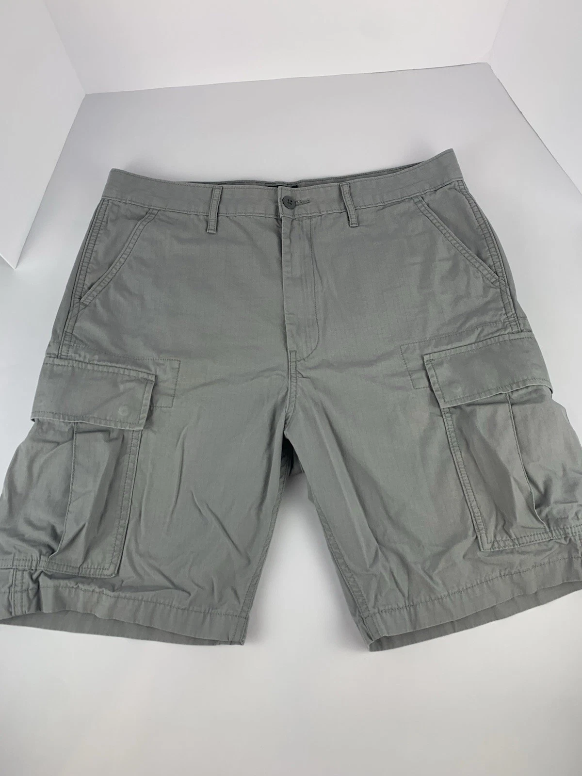 Levi's Men's Gray Ripstop Cargo Shorts Size 34 Utility Outdoor Hiking 10” Inseam