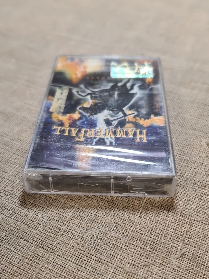 Hammerfall "Renegade". 2002 year . Audio Cassette with music , Sealed not used. Foto 3 de 4