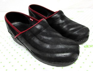 red sanita clogs