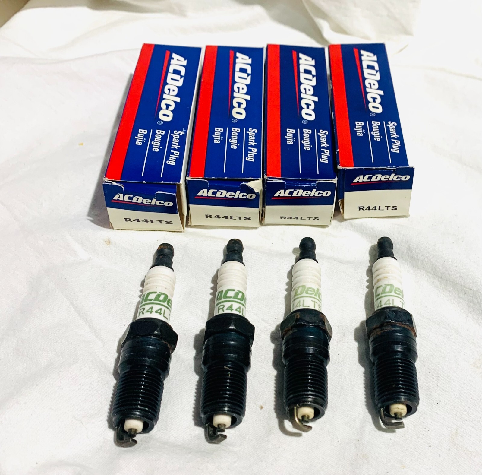 ACDelco R44LTS Spark Plugs Qty 4 NOS - In Stock Motorsports, Inc - Foto 3