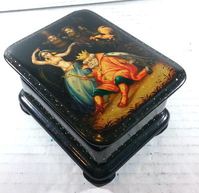 RuRussian Laxquer Box  w/ KING and Dancers 4? x 3? x2?