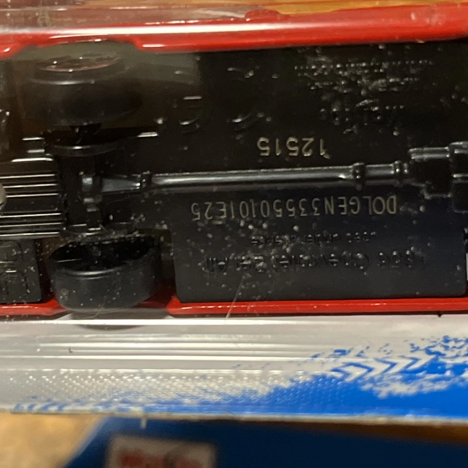 Maisto 1956 Chevrolet Bel Air Fresh Metal 100 Collection Classics Red &white (2) - Image 4 of 4