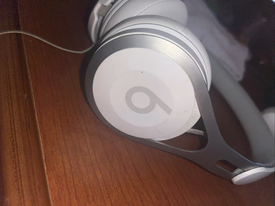 Auriculares Beats by Dr. Dre EP ML9A2LL/A - Blancos (LEER DESCRIPCIÓN) Foto 3 de 4