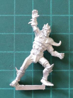 Meiko Miniatures Vicious Corsairs Dark Elf Runner No 2