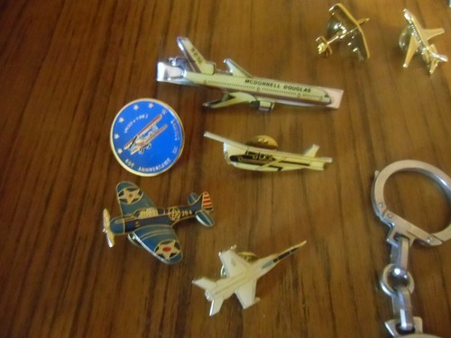 lot de pin's , porte clef , .. avions , compagnie aerienne , AOM ,EAS, EURALAIR - Imagen 3 de 7