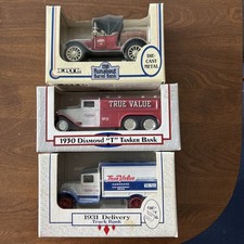 ERTL True Value 1930 Diamond T 2 1/2 Ton Truck Bank 7.5"  2 More 