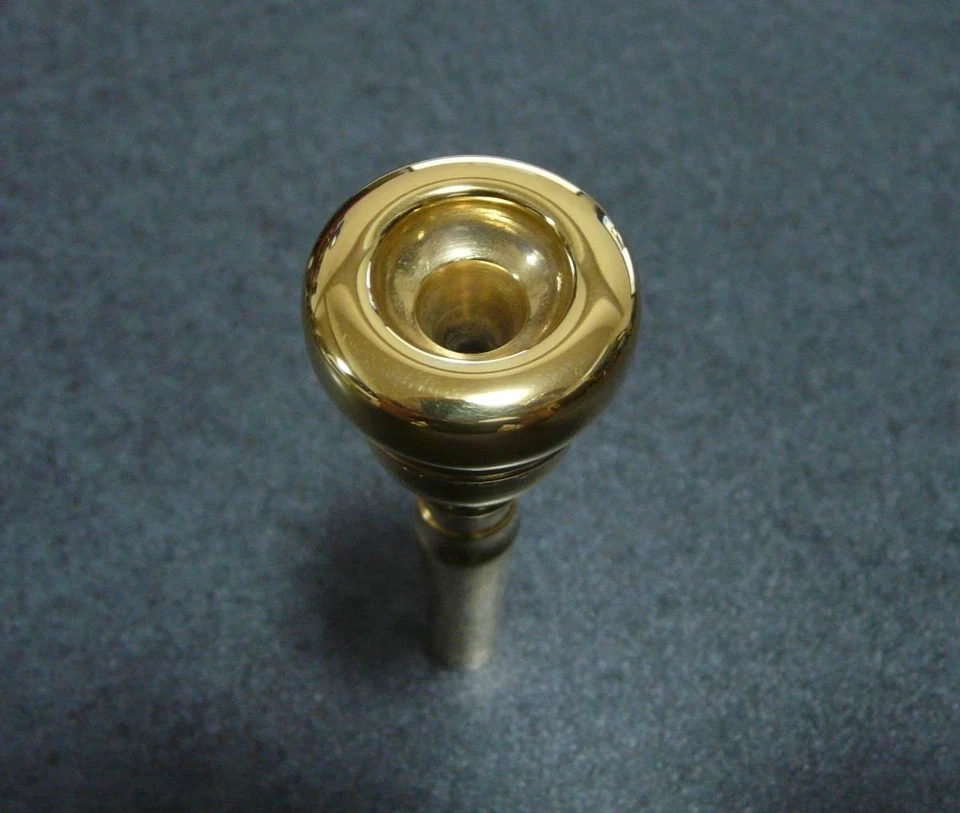 Boquilla trompeta estrella 4 estrellas chapada en oro vintage Parduba New York Foto 4 de 4