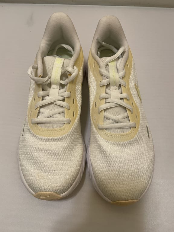 ALTRA Scarpe da corsa Nike Revolution da donna taglia 8 BQ3207 105 S75