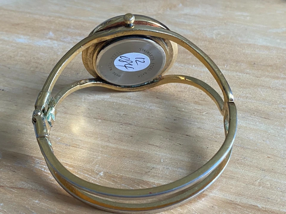 De Colección Pedre Dama Tono Dorado Esfera Blanca Brazalete Analógico Cuarzo Reloj Batería Nueva Foto 4 de 4