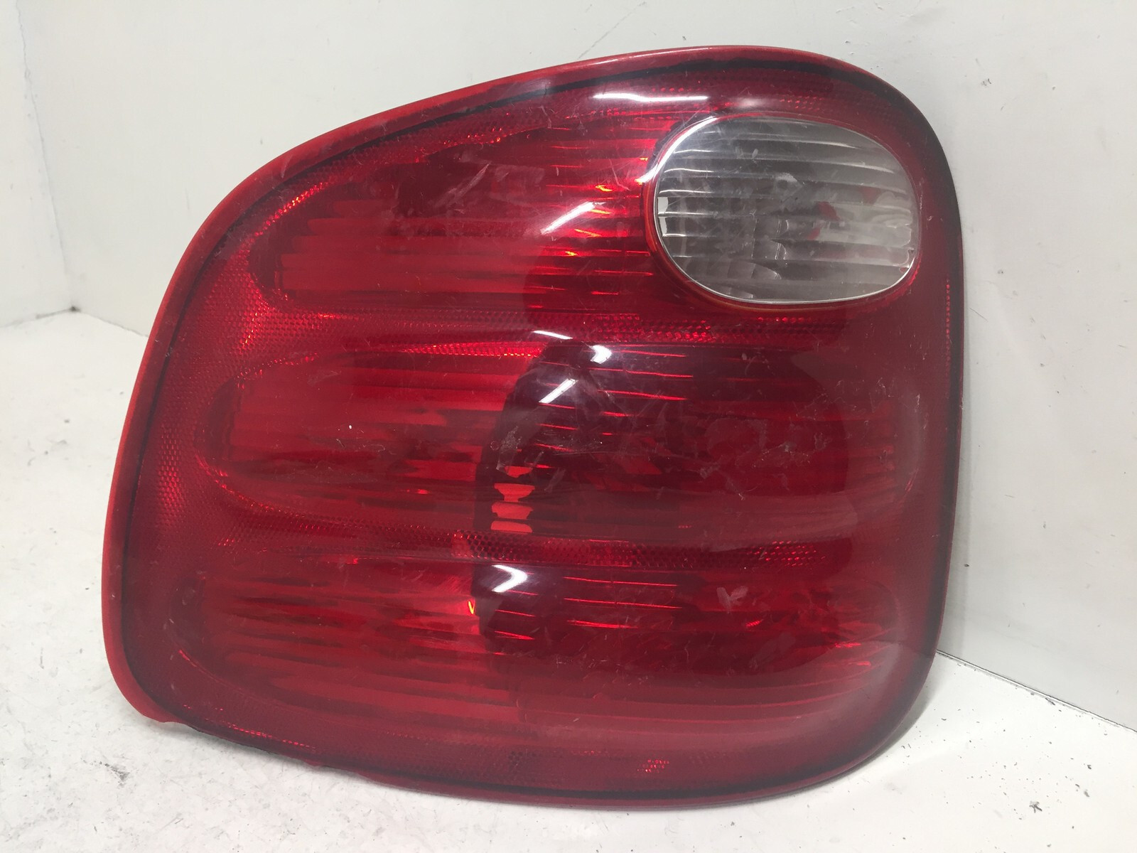 Damaged Left Driver Rear Taillight for 00-04 Ford F150 Pickup OEM LH