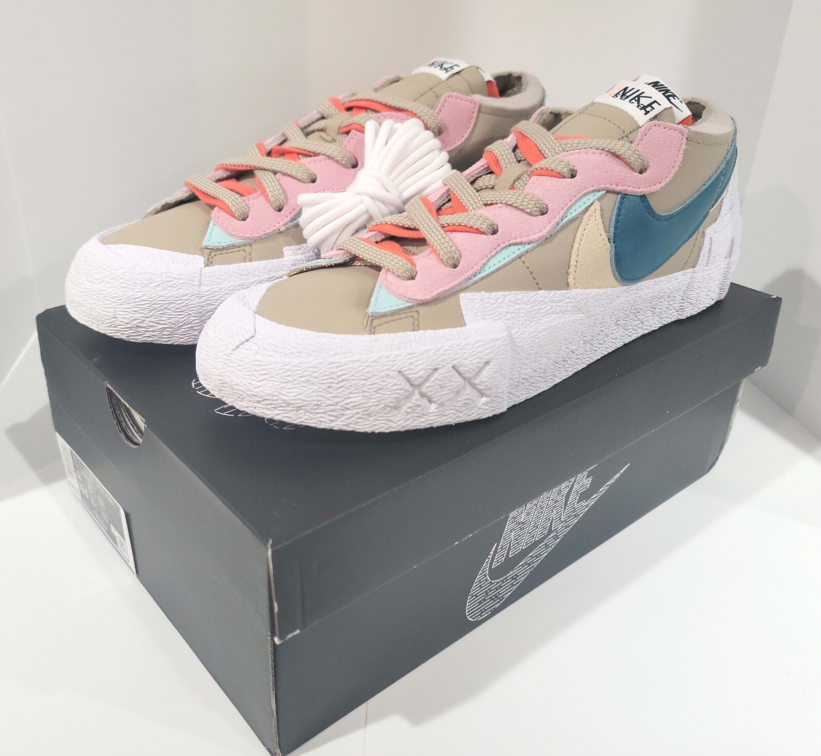 SACAI X NIKE Taglia 12 Nike KAWS x sacai x Blazer canna bassa DM7901200 nuove mai indossate