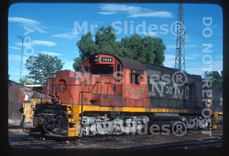 Original Slide NdeM Nacionales de Mexico Rare Silver Trucks ALCO RSD12 7433 - Image 1 of 1