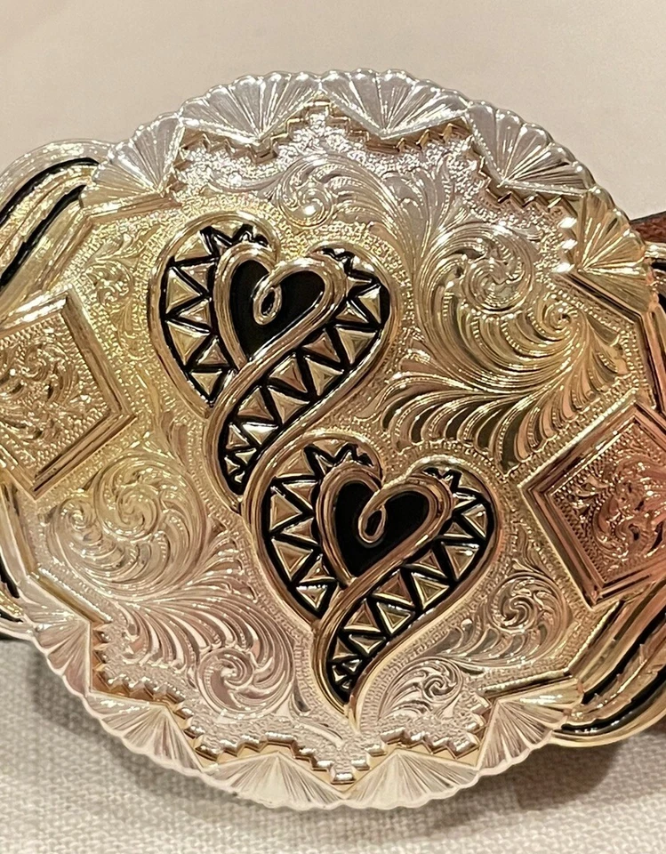 Fivela corações folheada a prata Montana Silversmiths Columbus Mont com cinto de couro - Imagem 4 de 4
