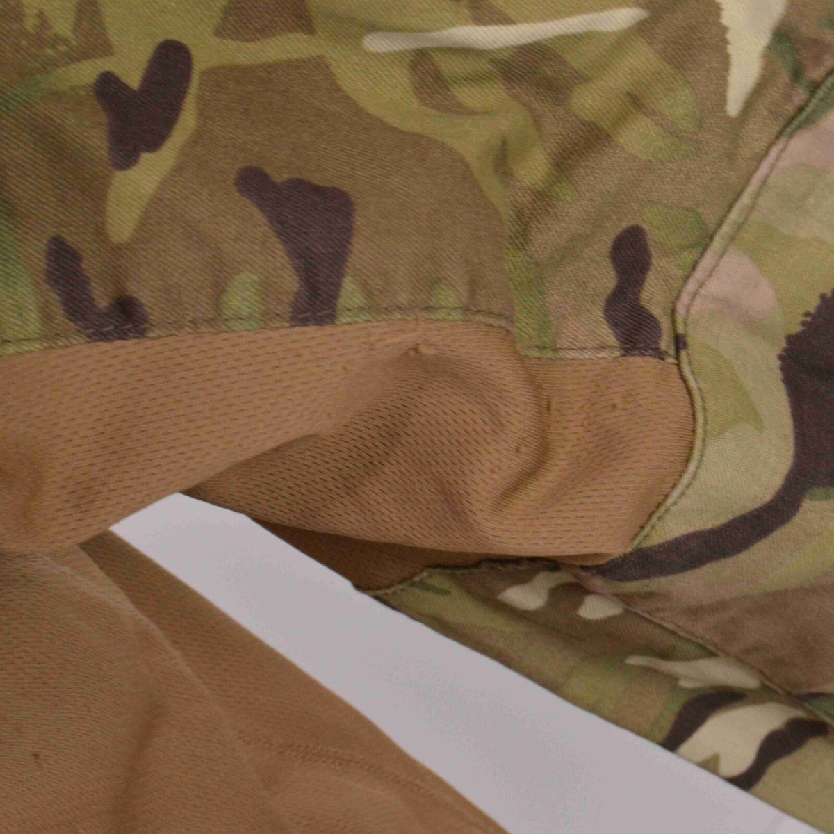 Chemise UBACS Armée Britannique MTP Camouflage - Taille Petite - Surplus D'occasion