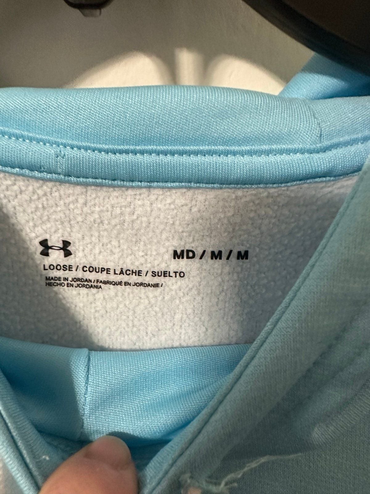 Hoodie Women’s Under Armour size medium thumbnail 2