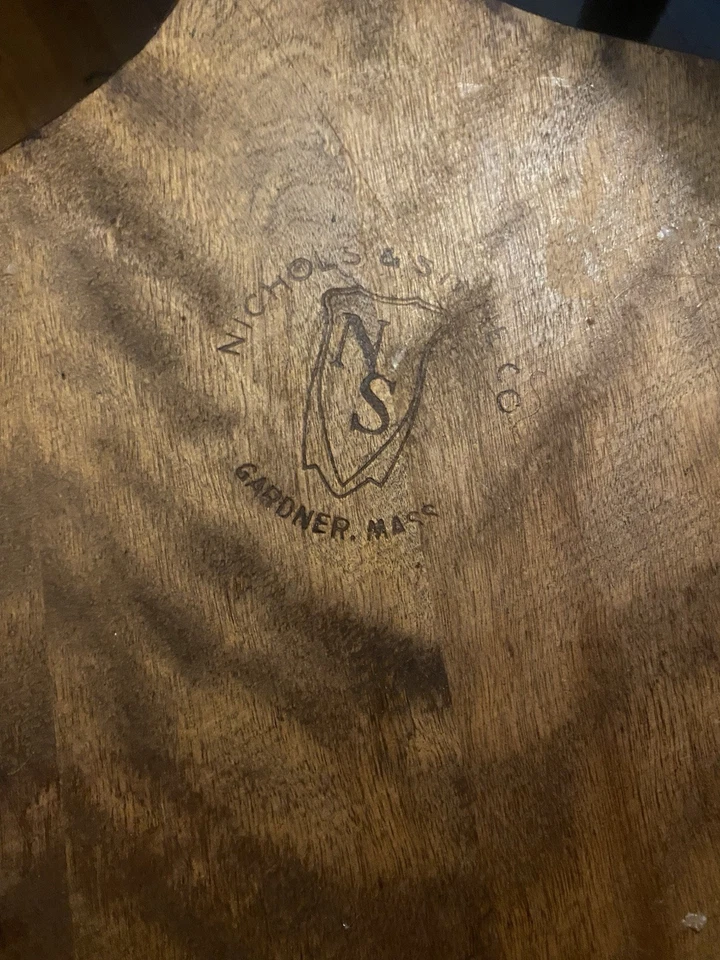 Виндзорские стулья с вентилятором сзади Nichols & Stone, сделаны в массе Гарднера (всего 5 стульев) - Изображение 2 из 4