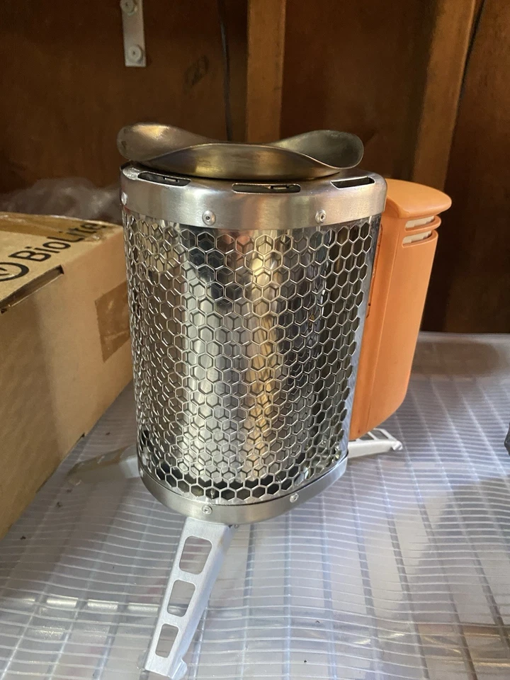 BioLite recarregável fogão de acampamento a lenha acampamento portátil sem fumaça compacto - Imagem 3 de 4