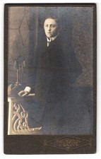 Fotografie Emil Roitsch, Eibau i. S., Junger Mann in eleganter Kleidung 