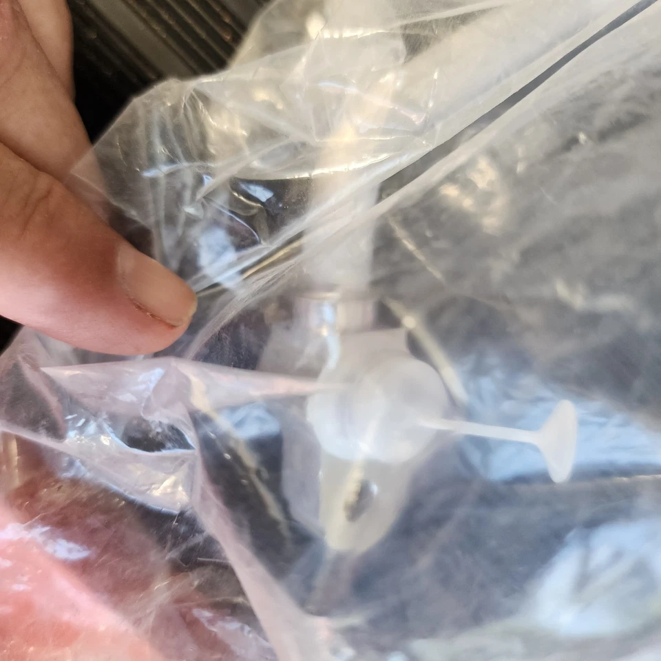 Manguera de descarga genuina Toyota (8870360231) para tu Toyota 4Runner 2010-2021 Foto 2 de 4