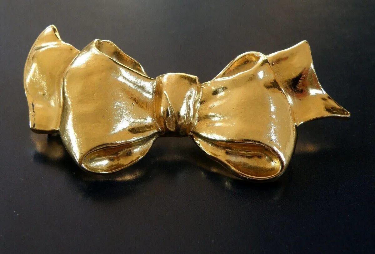Original vintage CHANEL gold tone Bow Tie Brooch, 70’s