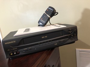 PHILIPS MAGNAVOX VCR VHS HQ PLAYER RECORDER 4 Head Hi-Fi VR601BMX23 w