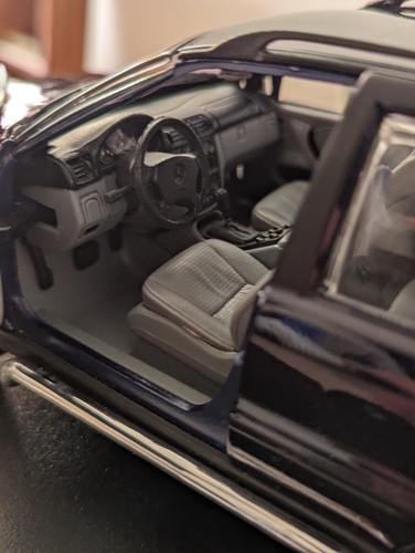 ATEMBERAUBENDER MERCEDES BENZ ML320 SUV BLAU SCHWARZ FARBGEBUNG 1:18 SCL SIEHE FOTOS - Bild 5 von 22