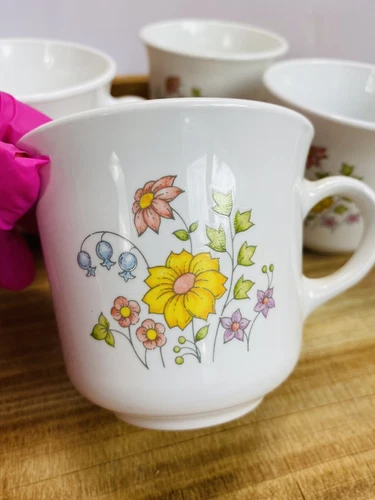 Set Of 4 Corning Ware Corelle Spring Meadow Pattern Coffee Mugs Tea Cups Floral