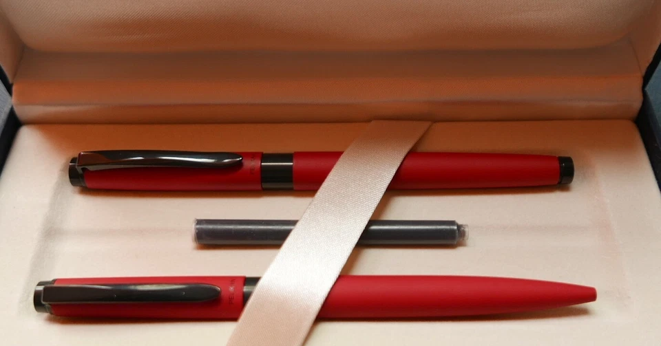 Pelikan - Schreibset Celebry Mohnrot P565 und K565 im Klappbox Neu - Bild 3 von 4