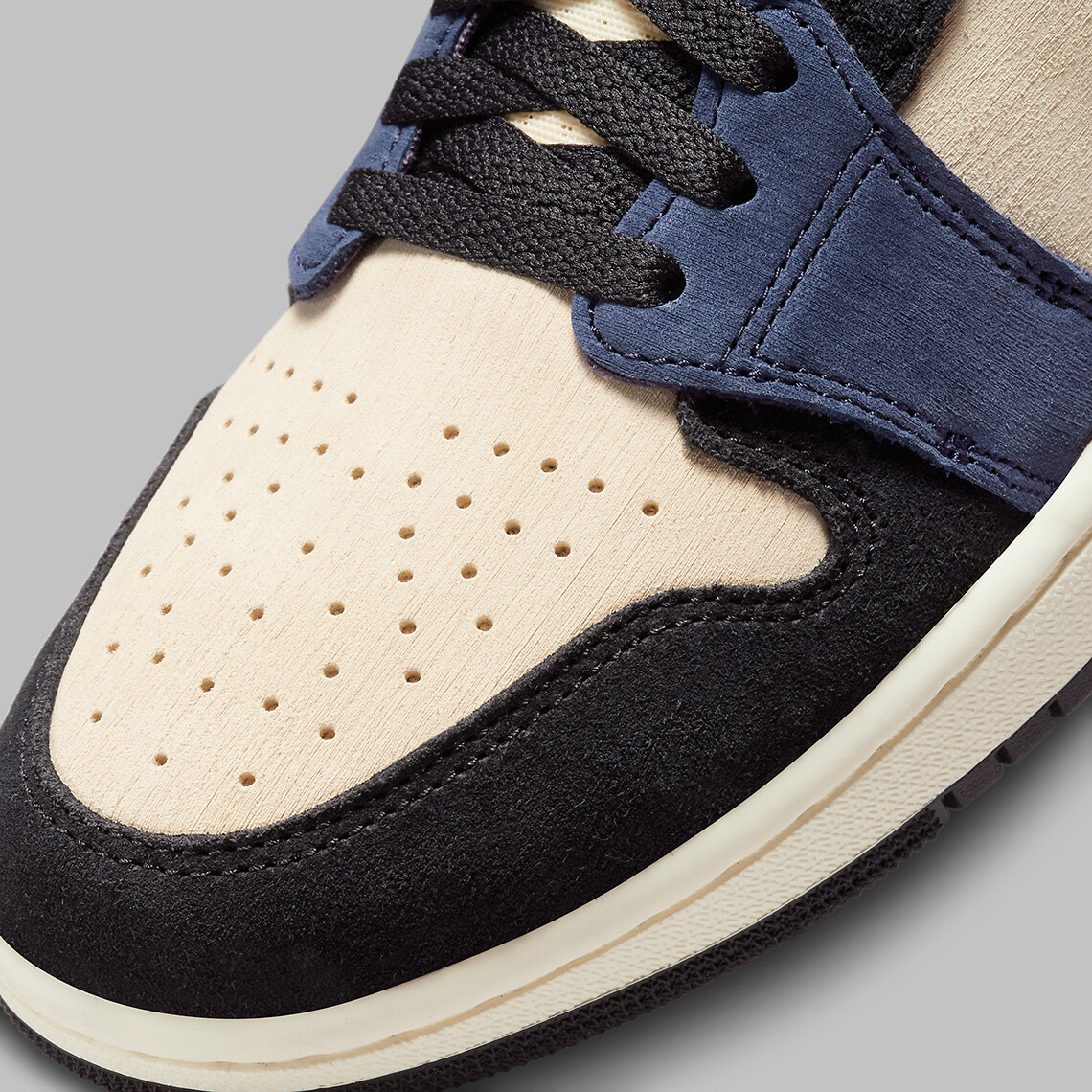 人気 ☆NIKE☆ JORDAN 1 ZOOM AIR CMFT 2 MUSLIN BLACKENED BLUE Old School Vibes Hit The Air Jordan 1 High Zoom CMFT 2