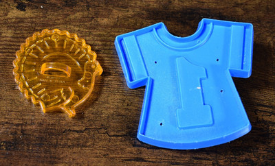 Lot of 2 Vintage Plastic Cookie Cutters Amscan hallmark Jersey Turkey